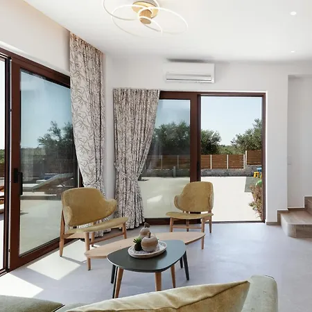 Treetop ιι, Outstanding Spiritual Retreat, By Thinkvilla *