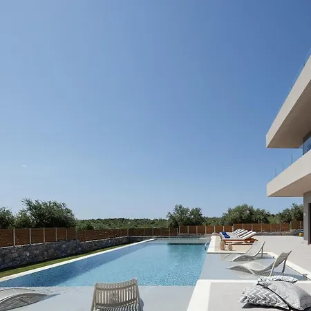 Treetop ιι, Outstanding Spiritual Retreat, By Thinkvilla